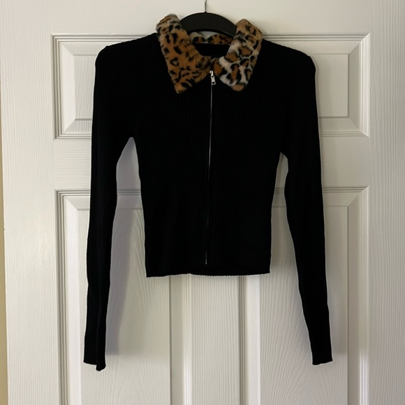 Forever 21 Tops - NWOT Forever 21 Faux Leopard Fur Zip-Up Sweater Size S